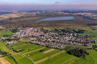 Vue aérienne de Devant le Federsee à Bad Buchau dans le département Bade-Wurtemberg, Allemagne