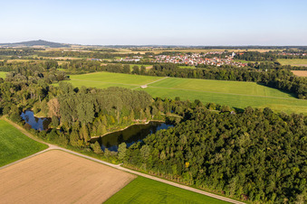 Vue aérienne de Étang sur le Schwarzach à le quartier Neufra in Riedlingen dans le département Bade-Wurtemberg, Allemagne