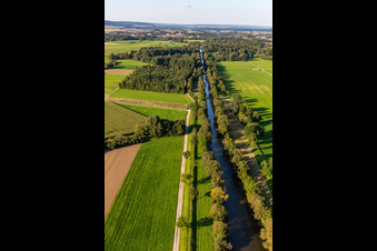 Vue aérienne de Cours rectiligne du Danube à le quartier Waldhausen in Altheim dans le département Bade-Wurtemberg, Allemagne
