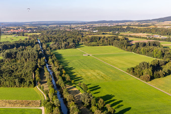 Vue aérienne de Cours rectiligne du Danube à le quartier Lochham in Altheim dans le département Bade-Wurtemberg, Allemagne