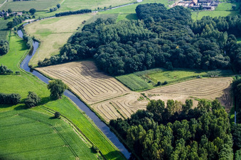 Vue aérienne de Cours de la Niers à le quartier Langdorf in Wachtendonk dans le département Rhénanie du Nord-Westphalie, Allemagne
