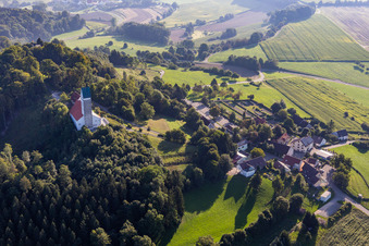Vue aérienne de Saint Jean-Baptiste sur le Bussen, montagne sainte de Haute-Souabe à le quartier Offingen in Uttenweiler dans le département Bade-Wurtemberg, Allemagne
