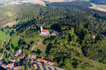 Saint Jean-Baptiste sur le Bussen, montagne sainte de Haute-Souabe à le quartier Offingen in Uttenweiler dans le département Bade-Wurtemberg, Allemagne d'en haut
