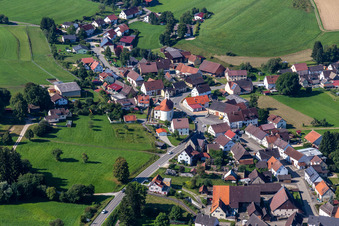 Vue aérienne de Saint Blaise à le quartier Friedingen in Langenenslingen dans le département Bade-Wurtemberg, Allemagne