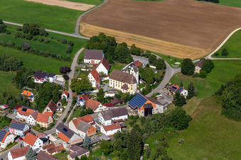 Vue aérienne de Saint-Jacques à le quartier Dürrenwaldstetten in Langenenslingen dans le département Bade-Wurtemberg, Allemagne