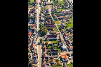 Vue aérienne de St. Konrad, Hôtel de ville Langenenslingen à Langenenslingen dans le département Bade-Wurtemberg, Allemagne