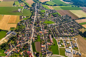 Vue aérienne de Vue d'ensemble de la ville depuis l'ouest à Langenenslingen dans le département Bade-Wurtemberg, Allemagne