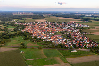 Vue d'oiseau de Winden dans le département Rhénanie-Palatinat, Allemagne
