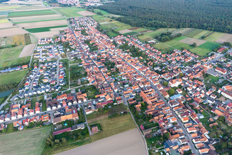 Vue oblique de Luitpoldstr à Hatzenbühl dans le département Rhénanie-Palatinat, Allemagne