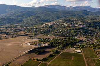 Vue aérienne de Aérodrome de Fayence-Tourrettes à Tourrettes dans le département Var, France