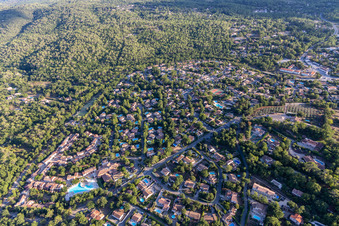 Vue aérienne de Hôtel Domaine de Fayence à Fayence dans le département Var, France