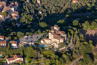 Vue aérienne de Château du Puy à Tourrettes dans le département Var, France