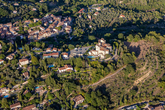 Vue aérienne de Château du Puy à Tourrettes dans le département Var, France