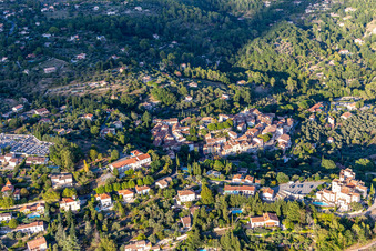 Vue aérienne de Tourrettes dans le département Var, France