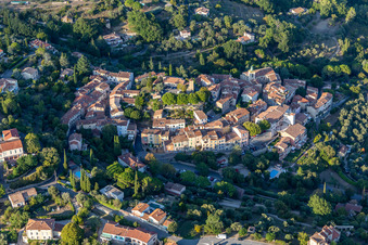Vue aérienne de Tourrettes dans le département Var, France