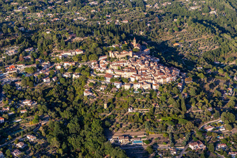Vue aérienne de Callian dans le département Var, France