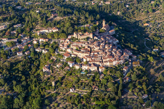 Photographie aérienne de Callian dans le département Var, France