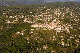 Vue aérienne de Montauroux dans le département Var, France
