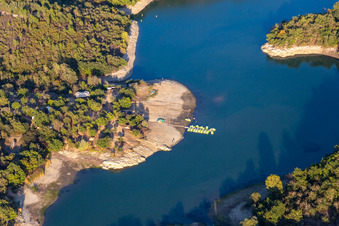 Réservoir : Lac Cassien - Faïence à Montauroux dans le département Var, France hors des airs
