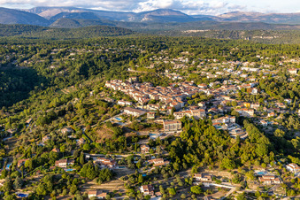 Enregistrement par drone de Callian dans le département Var, France