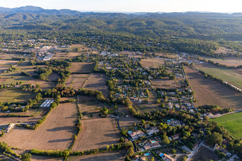 Callian dans le département Var, France d'un drone