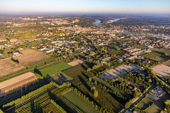 Vue aérienne de Tarascon dans le département Bouches du Rhône, France