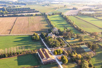 Vue aérienne de Clamasix Domaine Breuil à Graveson dans le département Bouches du Rhône, France