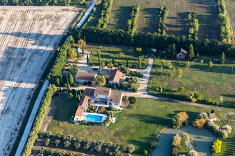 Vue aérienne de Maillane dans le département Bouches du Rhône, France