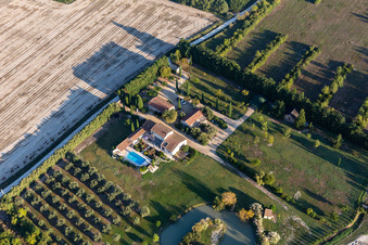 Vue aérienne de Maillane dans le département Bouches du Rhône, France