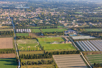 Vue aérienne de Stade Maillanais à Maillane dans le département Bouches du Rhône, France