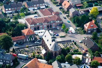 Vue aérienne de Broekhuizen dans le département Limbourg, Pays-Bas