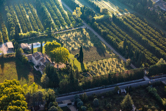 Vue aérienne de Mas Des Senteurs à le quartier Les Écarts in Saint-Rémy-de-Provence dans le département Bouches du Rhône, France