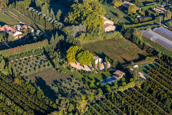 Vue aérienne de Quartier Partie Nord Est in Saint-Rémy-de-Provence dans le département Bouches du Rhône, France