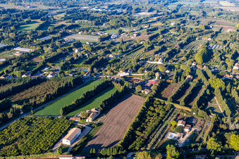 Vue aérienne de Quartier Partie Nord Est in Saint-Rémy-de-Provence dans le département Bouches du Rhône, France