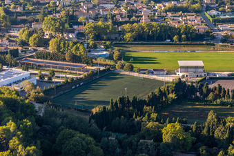 Photographie aérienne de Stade de la Petite Crau à le quartier Partie Nord Est in Saint-Rémy-de-Provence dans le département Bouches du Rhône, France