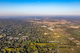 Vue aérienne de Quartier Les Écarts in Saint-Rémy-de-Provence dans le département Bouches du Rhône, France