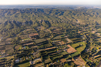 Photographie aérienne de Massif des Alpilles à le quartier Les Écarts in Saint-Rémy-de-Provence dans le département Bouches du Rhône, France