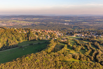 Vue aérienne de Montfaucon dans le département Doubs, France