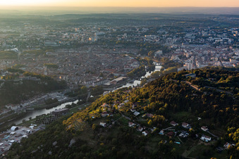 Vue aérienne de Les terrasses de Besançon à le quartier Brégille in Besançon dans le département Doubs, France
