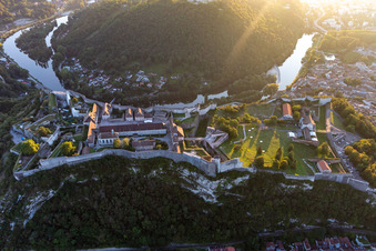 Vue aérienne de Et le Zoo de Besançon à le quartier Citadelle in Besançon dans le département Doubs, France