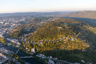Vue aérienne de Fort de Begille à le quartier Brégille in Besançon dans le département Doubs, France