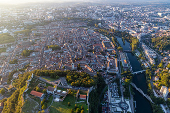 Vue aérienne de Vue de la vieille ville de Citadelle à le quartier Citadelle in Besançon dans le département Doubs, France