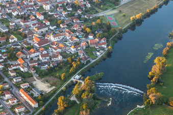 Vue aérienne de Rapides sur le Doubs à Roche-lez-Beaupré dans le département Doubs, France