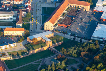 Vue aérienne de Bâtiment de la porte de Weissenburg à Germersheim dans le département Rhénanie-Palatinat, Allemagne
