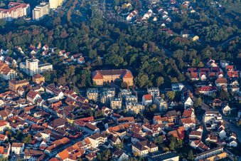 Vue aérienne de Musée et exposition - Musée de la ville et de la forteresse dans la Ludwigstor à Germersheim dans le département Rhénanie-Palatinat, Allemagne
