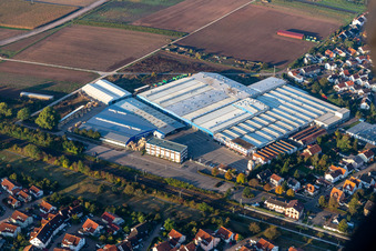Photographie aérienne de Locaux de l'entreprise Kardex Remstar Maschinenbau avec halls, bâtiments d'entreprise et installations de production à Bellheim dans le département Rhénanie-Palatinat, Allemagne