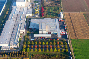 Vue oblique de Entrepôts et bâtiments d'expédition de Tricor Packaging & Logistics AG à Offenbach an der Queich dans le département Rhénanie-Palatinat, Allemagne