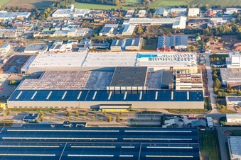 Vue aérienne de Zone industrielle Interpark avec nouveau bâtiment de K2 Verpackungen GmbH & Co. KG à Offenbach an der Queich dans le département Rhénanie-Palatinat, Allemagne