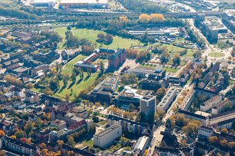 Vue d'oiseau de Quartier Oststadt in Karlsruhe dans le département Bade-Wurtemberg, Allemagne