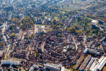 Photographie aérienne de Quartier de la vieille ville et centre-ville à le quartier Durlach in Karlsruhe dans le département Bade-Wurtemberg, Allemagne